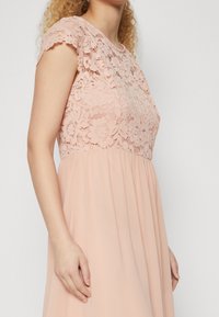 VILA Koktejlové šaty / šaty na párty - light pink