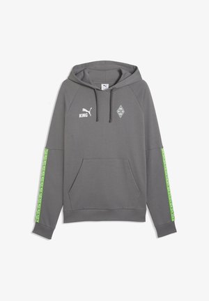 Šedá mikina s kapucňou a predným vreckom, zelené pruhy s vzorom na rukávoch, logo Puma a emblém Borussia Mönchengladbach na hrudi.