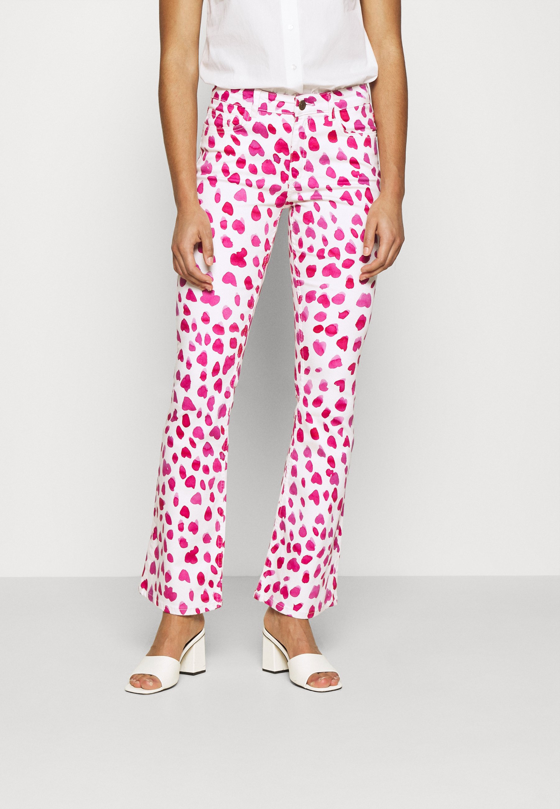 Fabienne Chapot EVA PRINTED TROUSERS - Flared Jeans - white/pink/white -  Zalando.co.uk