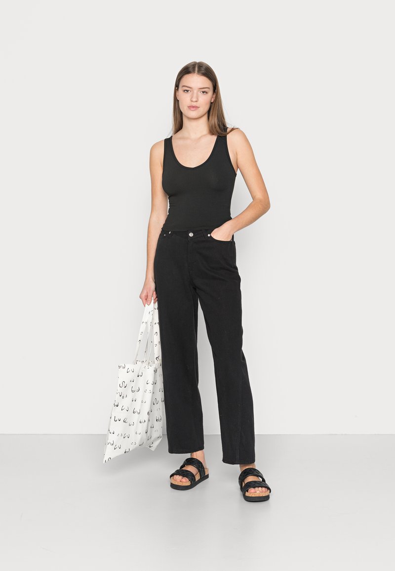 Damen T-Shirts | Hollister Co. BARE SEAMLESS V TANK Top casual black/schwarz - CL94027 Damen T-Shirts | Hollister Co. BARE SEAMLESS V TANK Top casual black/schwarz - CL94027