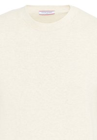 Pull col rond couleur crème avec une étiquette Felix Hardy taille M cousue à l'intérieur du col.