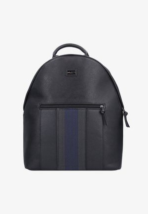 Musta nahkareppu, jossa on pyöreä muoto, etupanelissa vetoketjullinen tasku ja teksturoitu raidoitus sinisessä ja harmaassa. Kahva ylhäällä.