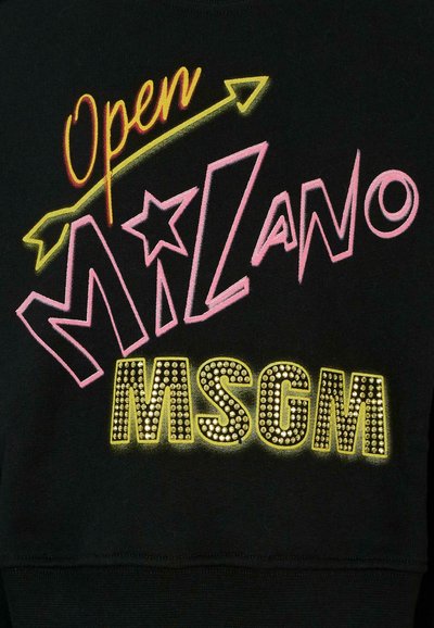 Felpa nera con testo ricamato colorato "Open Milano" in giallo e rosa, con "MSGM" in strass gialli.