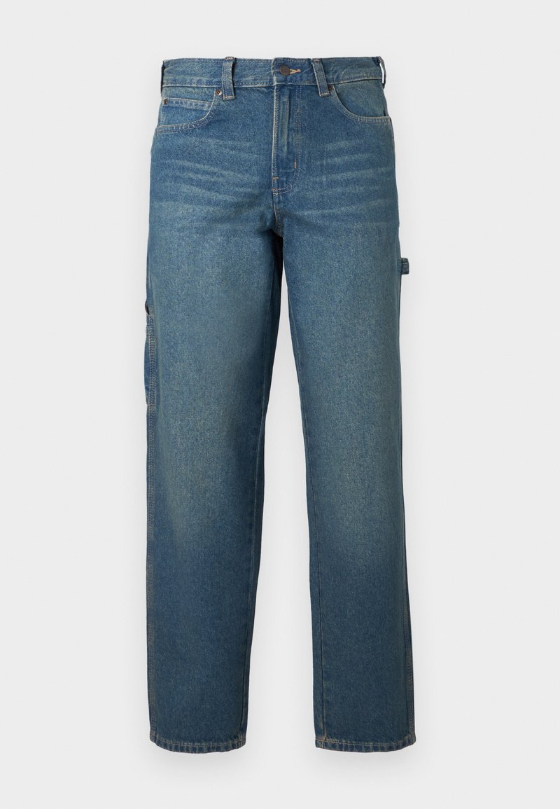 Jeans in denim blu medio, design a gamba dritta. Dotati di cinque tasche, chiusura con bottoni e un leggero effetto sbiadito con una texture liscia.