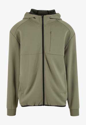 Olivgrüner Reißverschluss-Hoodie mit einem Netzfutter in der Kapuze, zwei Seitentaschen, elastischen Bündchen und einem schwarzen Reißverschluss, der eine glatte Stofftextur aufweist.
