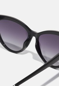 Guess GUESS - Akiniai nuo saulės - shiny black