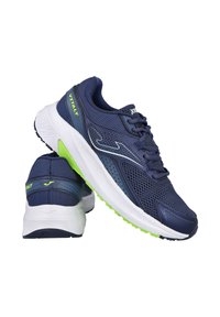 Zapatillas de running en color navy con parte superior de malla, media suela blanca y suela exterior verde lima. Incluye características como un collar acolchado y acentos texturizados.