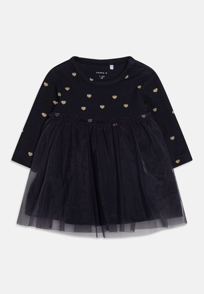 Vestido de marinho com mangas longas, apresentando motivos de corações dourados na parte superior e uma saia de tule, exibindo um design em camadas e uma textura suave.