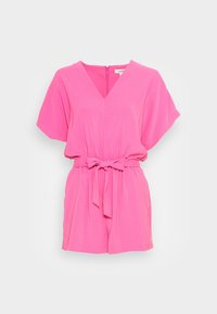 Vaaleanpunainen lyhyt haalari, jossa on V-mallinen kaula-aukko, lyhyet hihat, kiristettävä vyötärö soljella ja pehmeä, kevyt kangas.