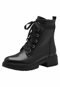 Bottine en cuir noir avec un bout arrondi, maintenue par des lacets plats, dotée d'œillets en acier inoxydable, d'une semelle texturée et d'un large talon robuste.