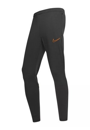 Pantaloni atletici neri a sigaretta con il logo Nike arancione sulla coscia e tasche laterali con cerniera, mostrati su sfondo bianco.