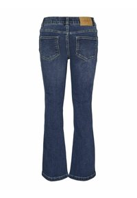 Granatowe dżinsy dzwonowe o średnim stanie, z dwoma kieszeniami z tyłu i skórzaną metką przy pasie. Gładka tekstura.