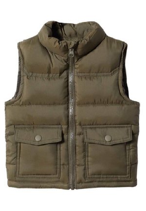 Olivgrüne gesteppte Weste mit hohem Kragen, Frontreißverschluss und zwei geknöpften Klappentaschen. Hergestellt aus leichtem, glattem Stoff.