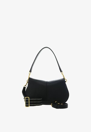 Sac à bandoulière en cuir noir texturé avec quincaillerie dorée, forme incurvée, une poignée courte et une bandoulière amovible et réglable avec surpiqûres blanches.