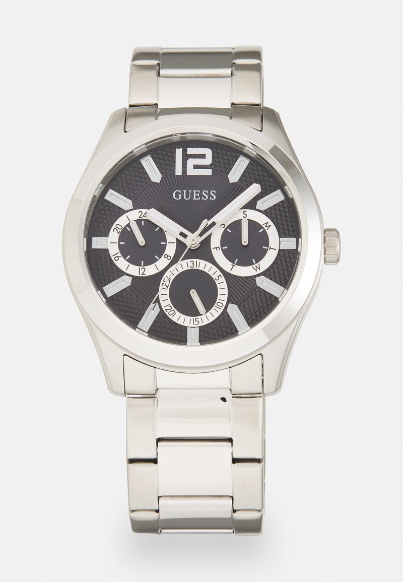 Orologio in acciaio inox argentato con un quadrante nero texturizzato, marcatori delle ore audaci, tre sottodial e un bracciale in metallo lucido.