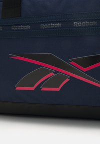 Reebok BERLIN SPORT BAG UNISEX - Sporta soma - blue