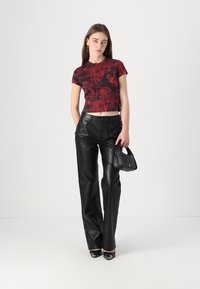 Guess Originals GO PRINTED TIE UP TEE - T-shirt print - ravishing red multi