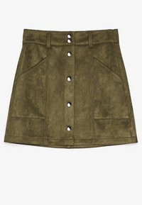 Olivengrüner Wildleder-Minisrock mit vorderem Knopfverschluss, zwei schrägen Taschen und gestickten Details an den Nähten. Glatte Textur.
