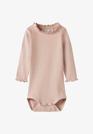 Body de bébé à manches longues en rose clair à côtes, avec des bords festonnés au niveau du col et des poignets, et des fermetures à pression en bas.