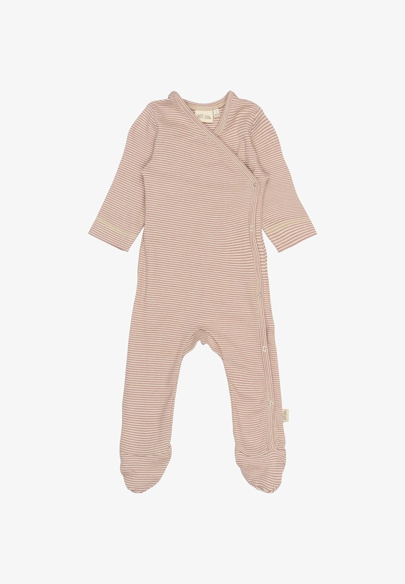 Combinaison rayée pour bébé en doux tissu rose, avec des manches longues, un design enveloppant, des boutons-pression sur le côté et des zones de pied fermées.