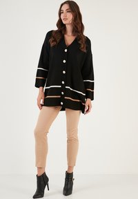 LELA Kardigán - black