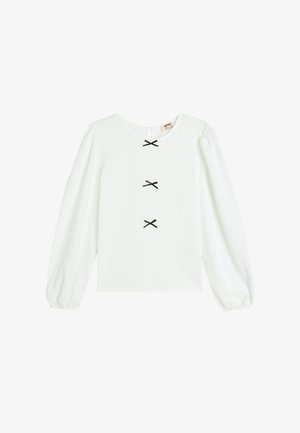 Witte blouse met lange mouwen en een ronde halslijn, met drie zwarte strikaccenten in het midden en een textiel met een structuur en poffende mouwen.