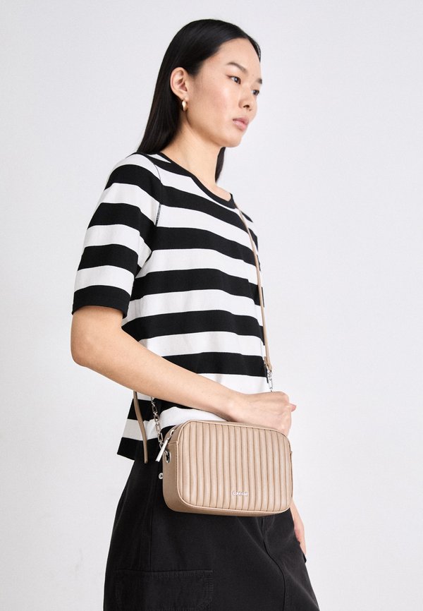 MINI LINE CAMERA BAG - Cross body bag - amphora2