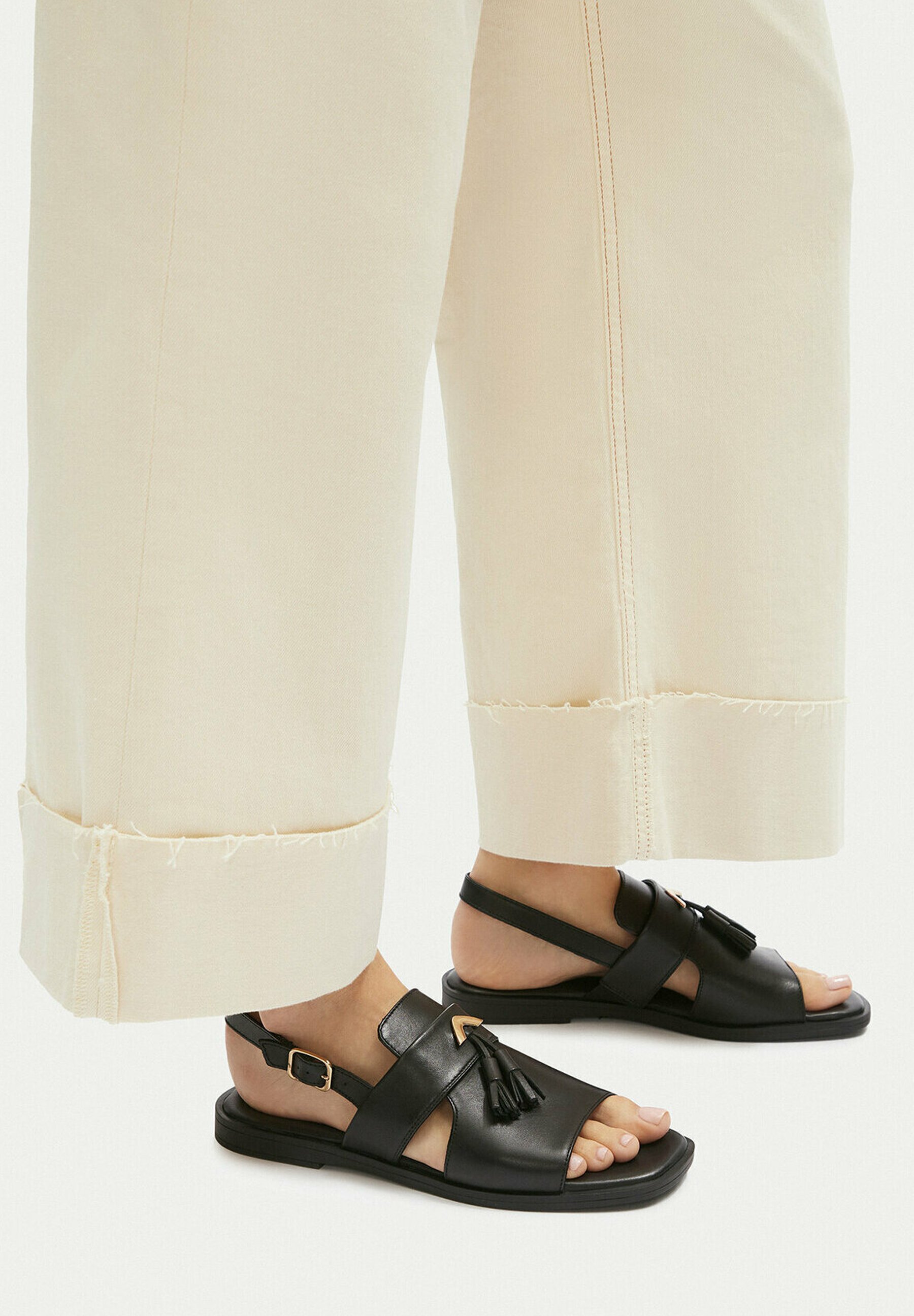 Sandali Piatti Donna Con Cinturini E Punta Quadrata – Eleganti, Comodi, Per Piedi Larghi