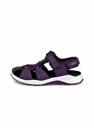 Lila Ecco-sandaler med justerbart rem, öppen tå-design, texturerad syntetisk ovandel och vit gummisula med lila accenter.