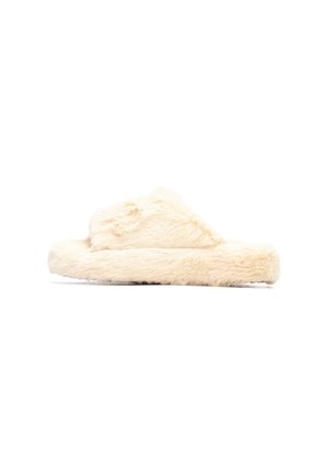 Zapatillas de casa de pelaje en color crema con una textura suave, suela plana y diseño de punta abierta. Presentan una forma redondeada y material de felpa.