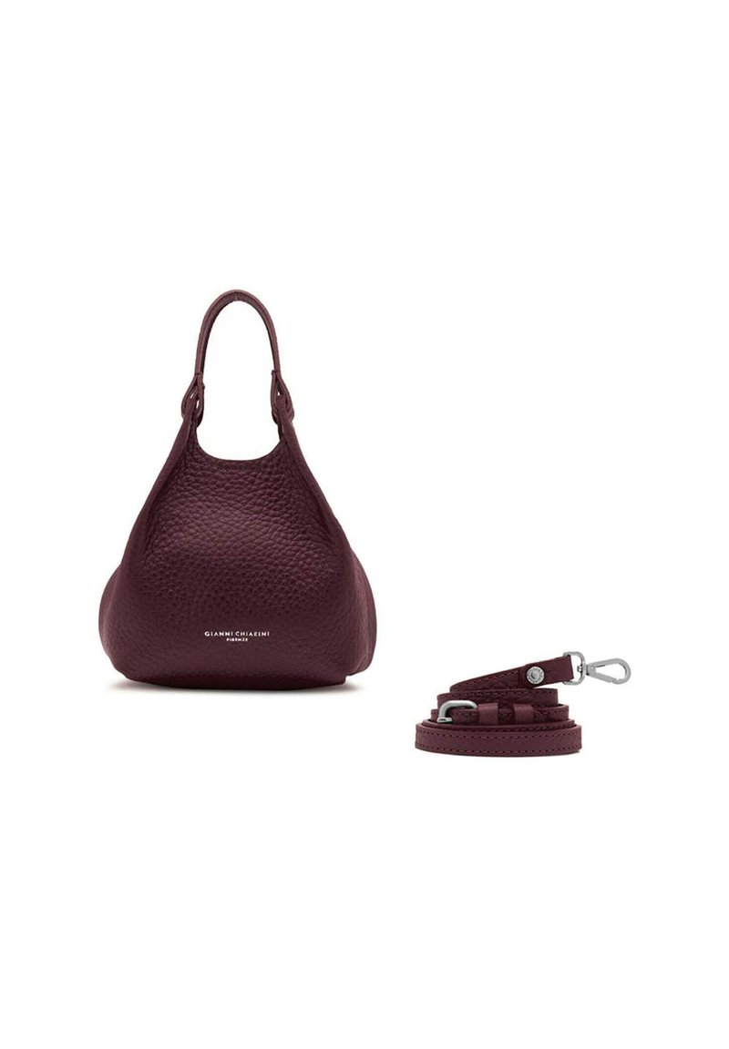 Sac à main en cuir grainé bordeaux avec une forme arrondie, double poignée supérieure et bandeau amovible. Présente un logo discret sur le devant.
