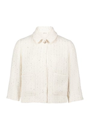 Witte tweedjasje met een kraag, twee voorzakken, korte mouwen en een decoratieve knop bij de hals. Subtiel textuurpatroon.