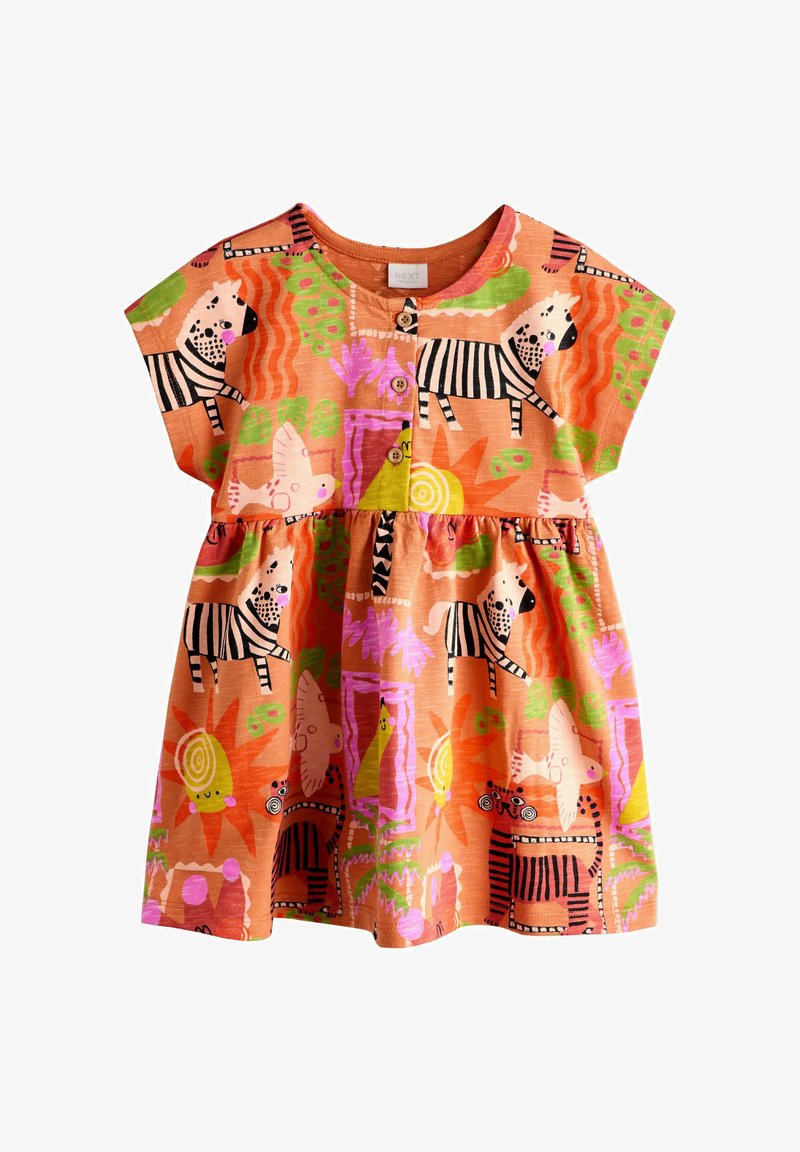 Pomarańczowa sukienka dla malucha z krótkim rękawem i guzikami z przodu, ozdobiona kolorowymi ilustracjami zwierząt i roślin, w tym zebr, ptaków oraz motywów słonecznych.