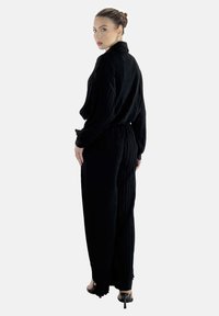 Elara LANGESSET - Pantalon classique - schwarz