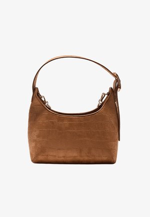 Braune Handtasche aus krokodilgeprägtem Leder mit einem einzelnen Träger und goldfarbenen Beschlägen, vor einem weißen Hintergrund gezeigt.