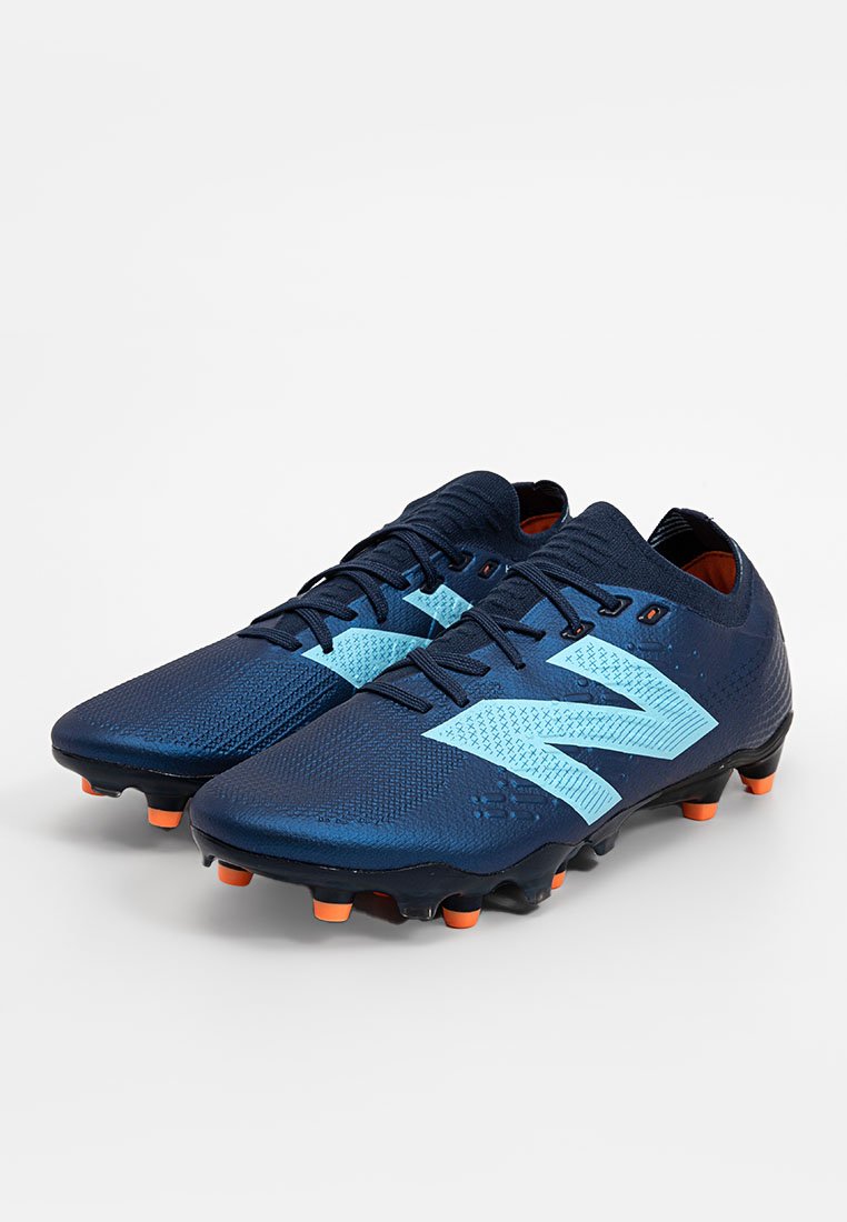 Fußballschuhe für festen Untergrund