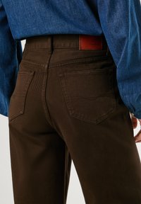 Pepe Jeans LEXA - Vaqueros rectos - chocolate brown