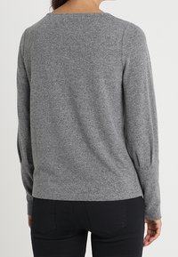 More & More Sweter