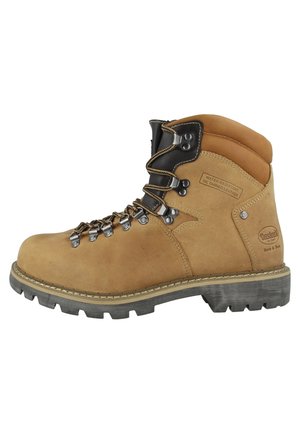 Bota de senderismo de cuero marrón curtido con aceite, con ojales negros para los cordones y ganchos de metal. Cuenta con una suela con patrón y un cuello acolchado para mayor soporte.