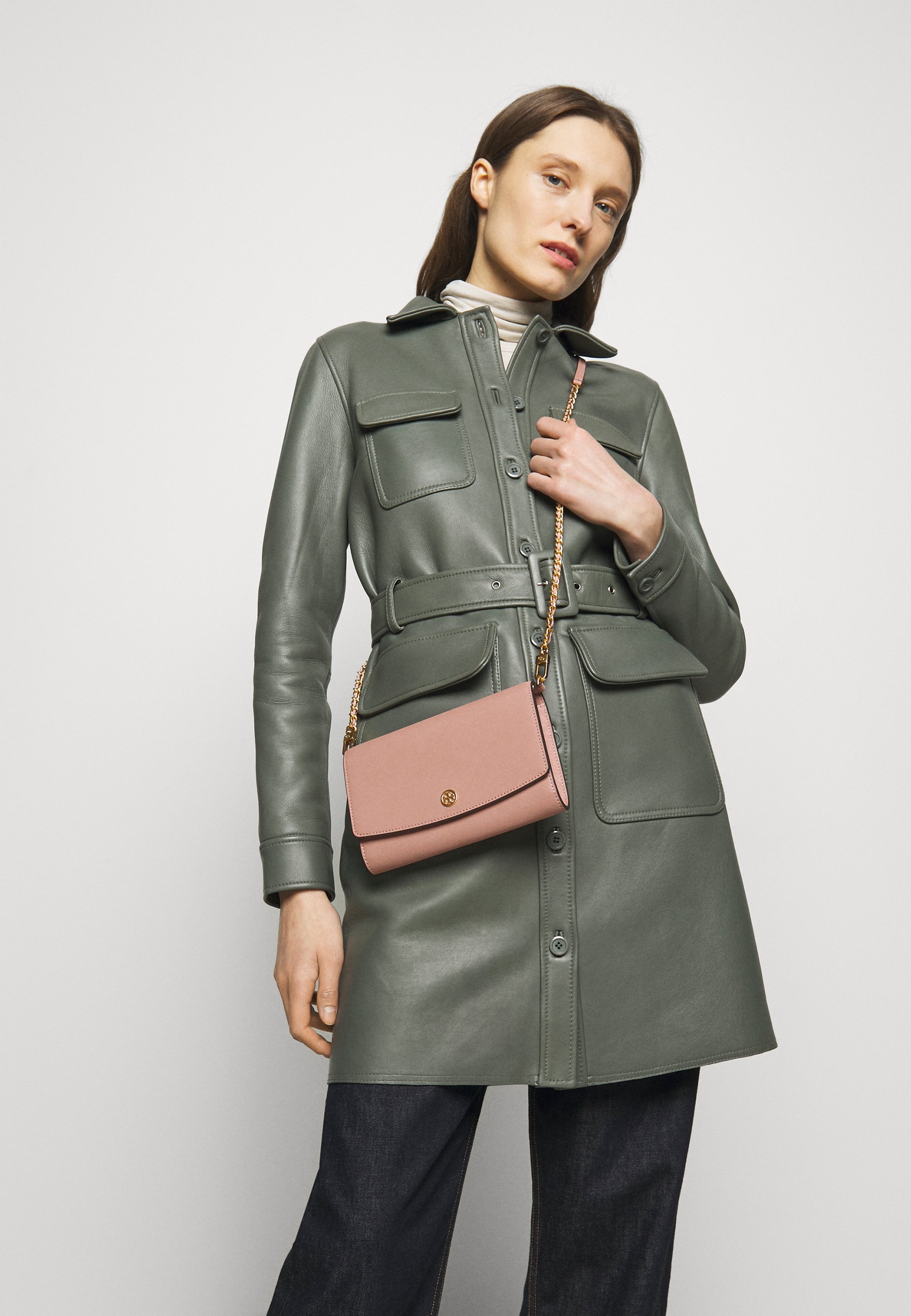 tory robinson chain wallet