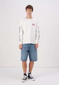 Red Bull Racing x Pepe Jeans LOGO TEE - Tops ar garām piedurknēm - mousse