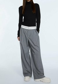Stradivarius Trui - black