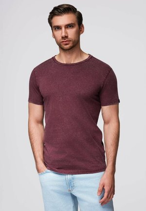 WITH A WASHED EFFECT - T-shirts basic - burgundy