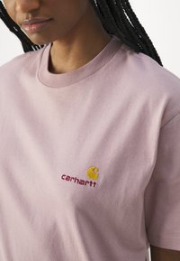 Carhartt WIP AMERICAN SCRIPT - T-shirt basique - glassy pink