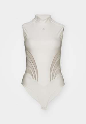 Bijela bezrukavna bodysuit s visokim izrezom, s teksturiranim, zakrivljenim bež detaljima duž bokova i suptilnim logom sprijeda.