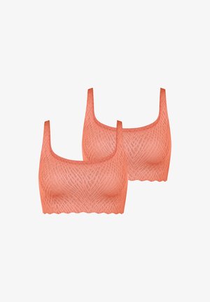 To korallfarvede blondebraletter med brede stropper, et tekstureret mønster og en scallop-kant. Blødt stof, sømløst design for komfort.