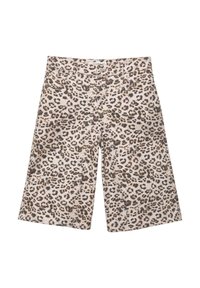 Pantaloni scurți cu imprimeu de leopard, confecționați dintr-un material moale; au talie înaltă, două buzunare frontale și o croială lejeră.
