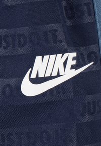 Nike Sportswear TEXTURED CLUB TRICOT SET - Spodnji deli trenirk - midnight navy