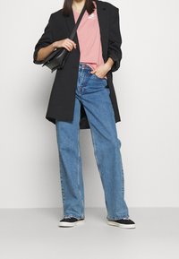 Nike Sportswear Triko s potiskem - pink