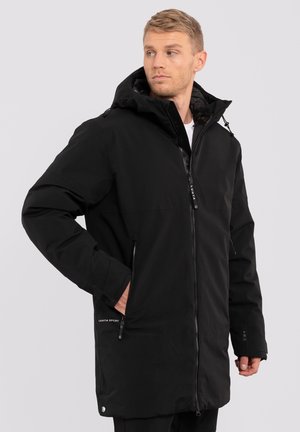 Veste imperméable noire avec capuche, dotée d'une fermeture éclair sur toute la longueur, de deux poches latérales et d'un logo sur l'ourlet et la manche.